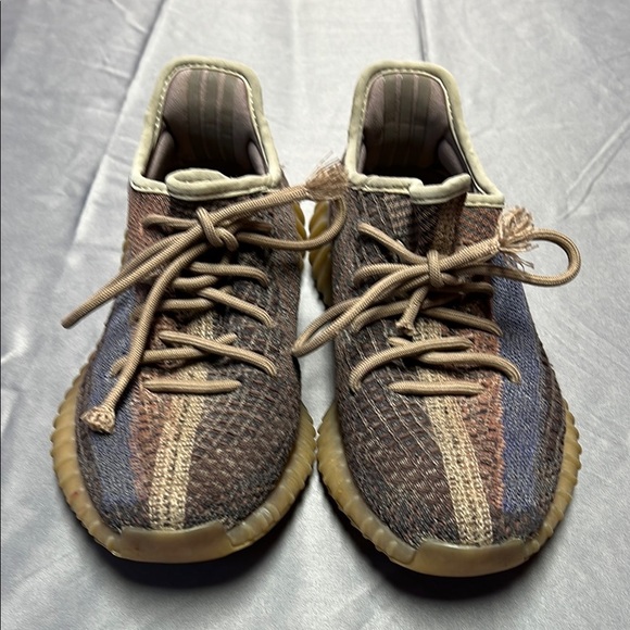 Yeezy Boost 350 v2 unisex UK size 4 brown/ blue us 4 1/2 used - Picture 2 of 16